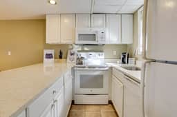All-Season Lake Wallenpaupack Condo w/ Views - Image 4