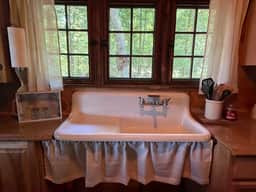 Kelly Cabin at Camp Wally | Classic Lake Cabin - Image 4
