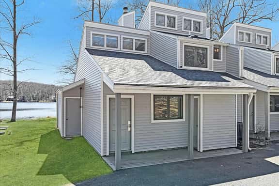 Lake Front 2BR/2BA at Paupack Hills Golf Course - Image 1