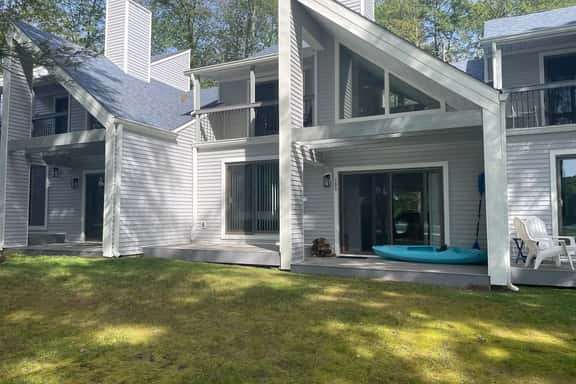 Lake Front 2BR/2BA Townhome at Paupack Hills Golf Course - Image 1