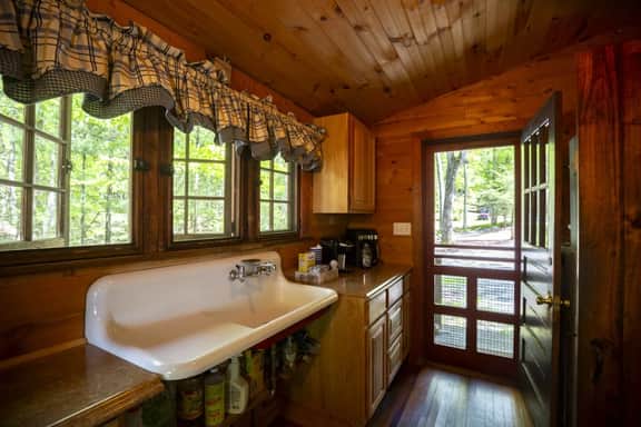 Kelly Cabin at Camp Wally | Classic Lake Cabin - Image 5