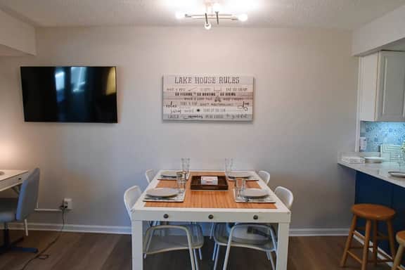 Lake Front 2BR/2BA Apartment - Image 2