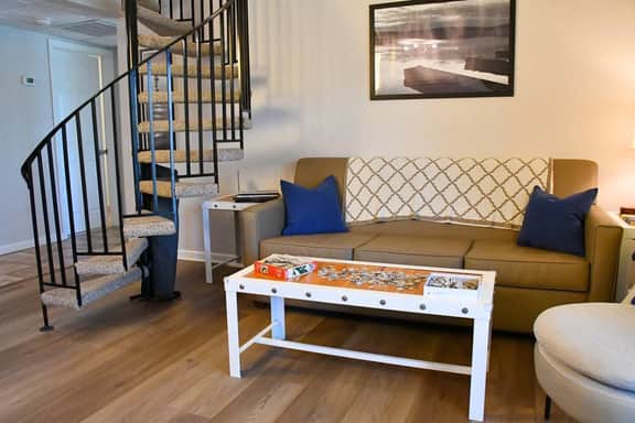 Lake Front 2BR/2BA Apartment - Image 5